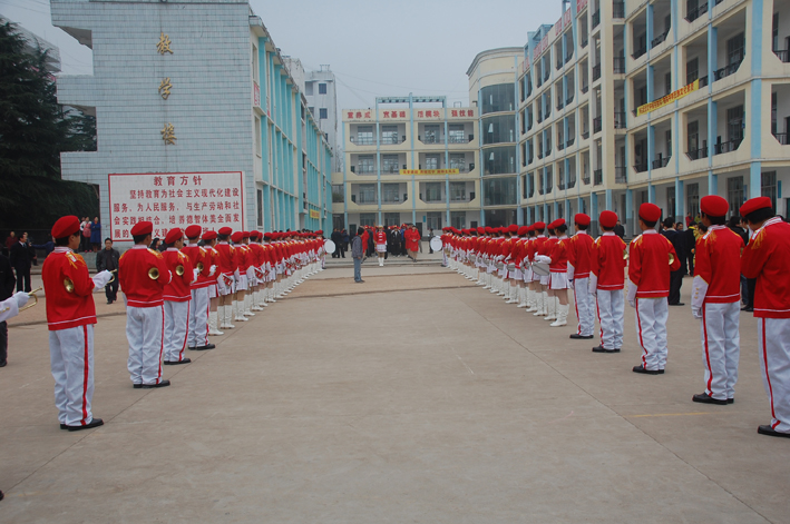 [组图]剑阁职中鼓号队演出掠影