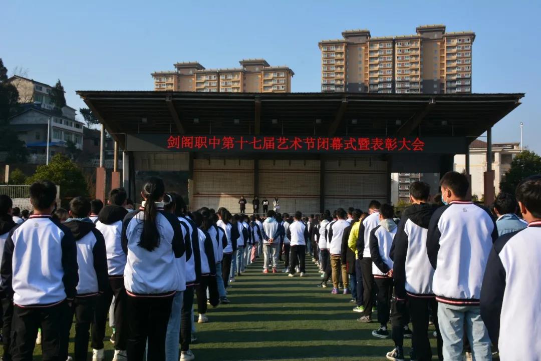 向榜样学习，与优秀同行！